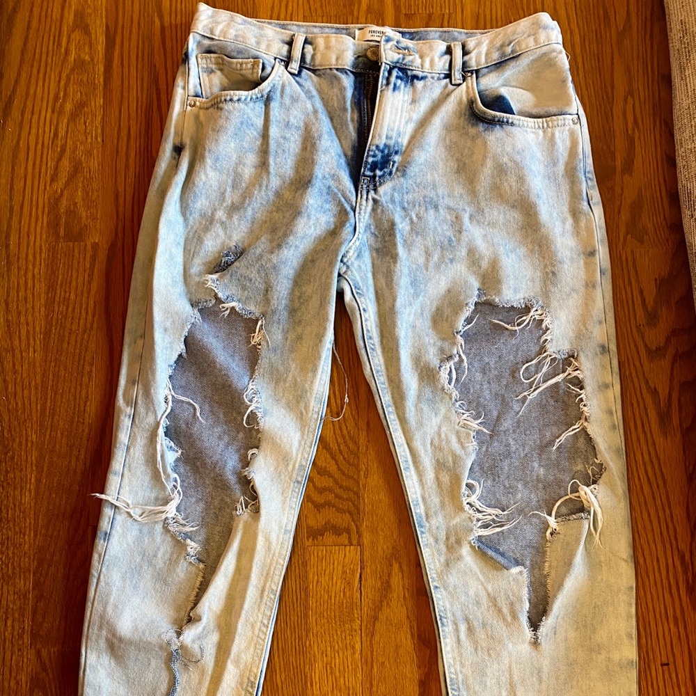 Distressed boyfriend jeans